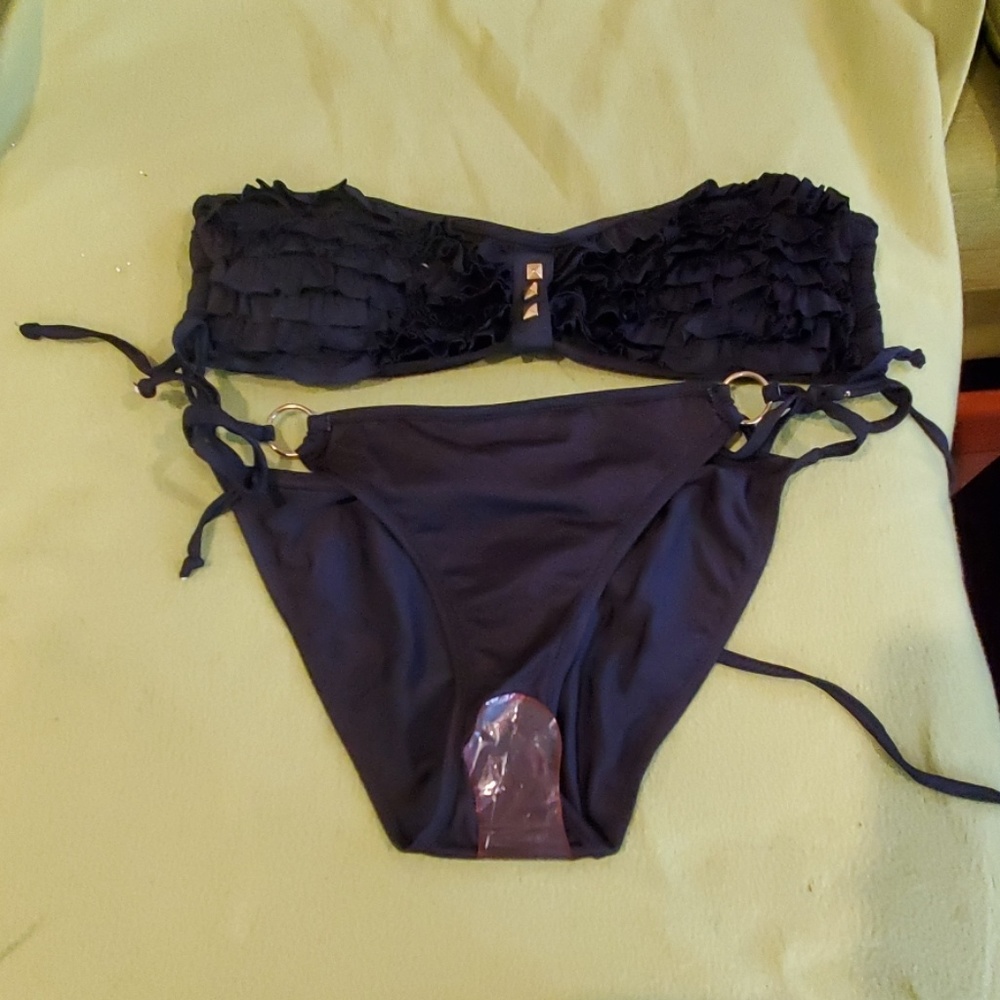 Cute tiny bikini - Picture 3 of 3